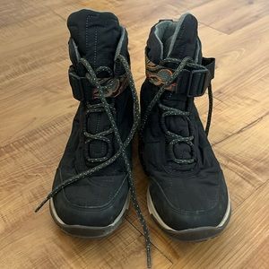 Chaco borealis quilt boot size 9